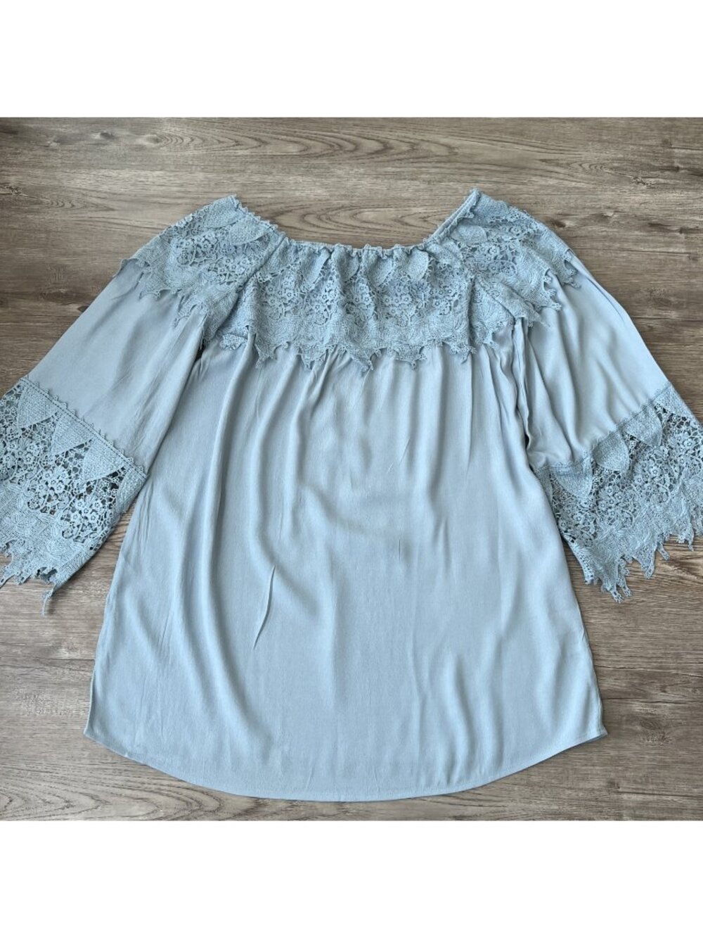 Willow & Clay Off Shoulder Lace Tunic Womens M Blue Quarter Sleeve NWT